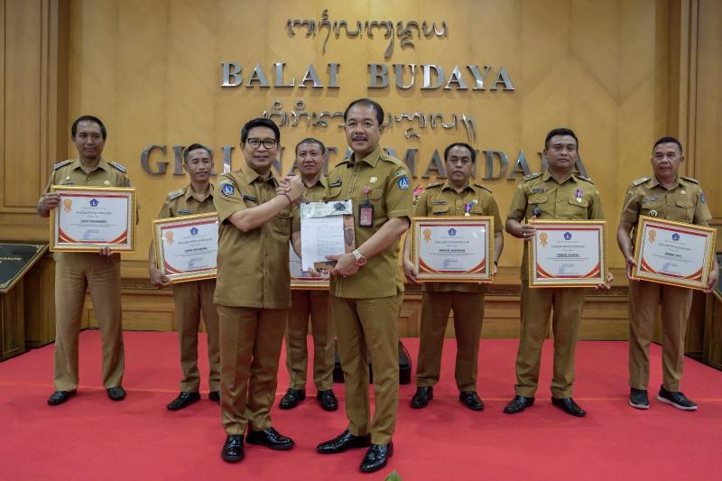 Pemkab Badung Serahkan 2000 NIB Dan Luncurkan Mobil Layanan Perizinan ...